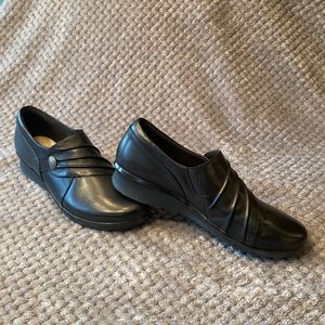 Clarks black slip on size 8 like new